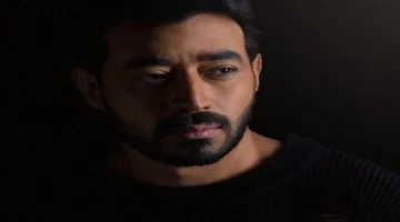 حادث الصدمة.. تفاصيل كارثة تحطم سيارة أحمد بتشان التي هزت الجمهور وأسفرت عن آثار مقلقة بالفيديو